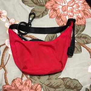 BAGGU mini crescent bag charm